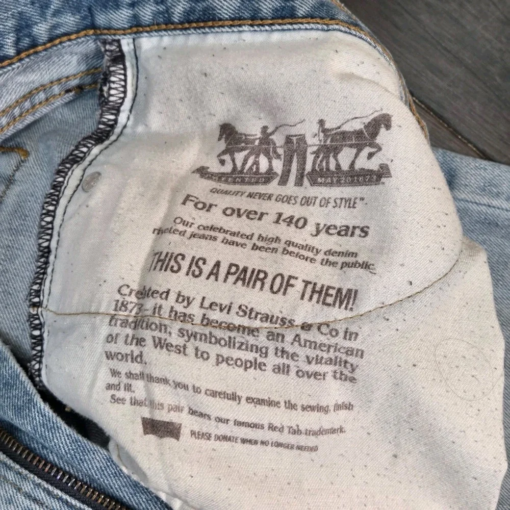 Levis 505 Jeans Mens 38x29 Blue Light Wash High Rise Missing Leather Patch
